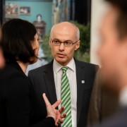 UWD-Präsident Franz Maier im Gespräch mit Ministerin Elisabeth Köstinger